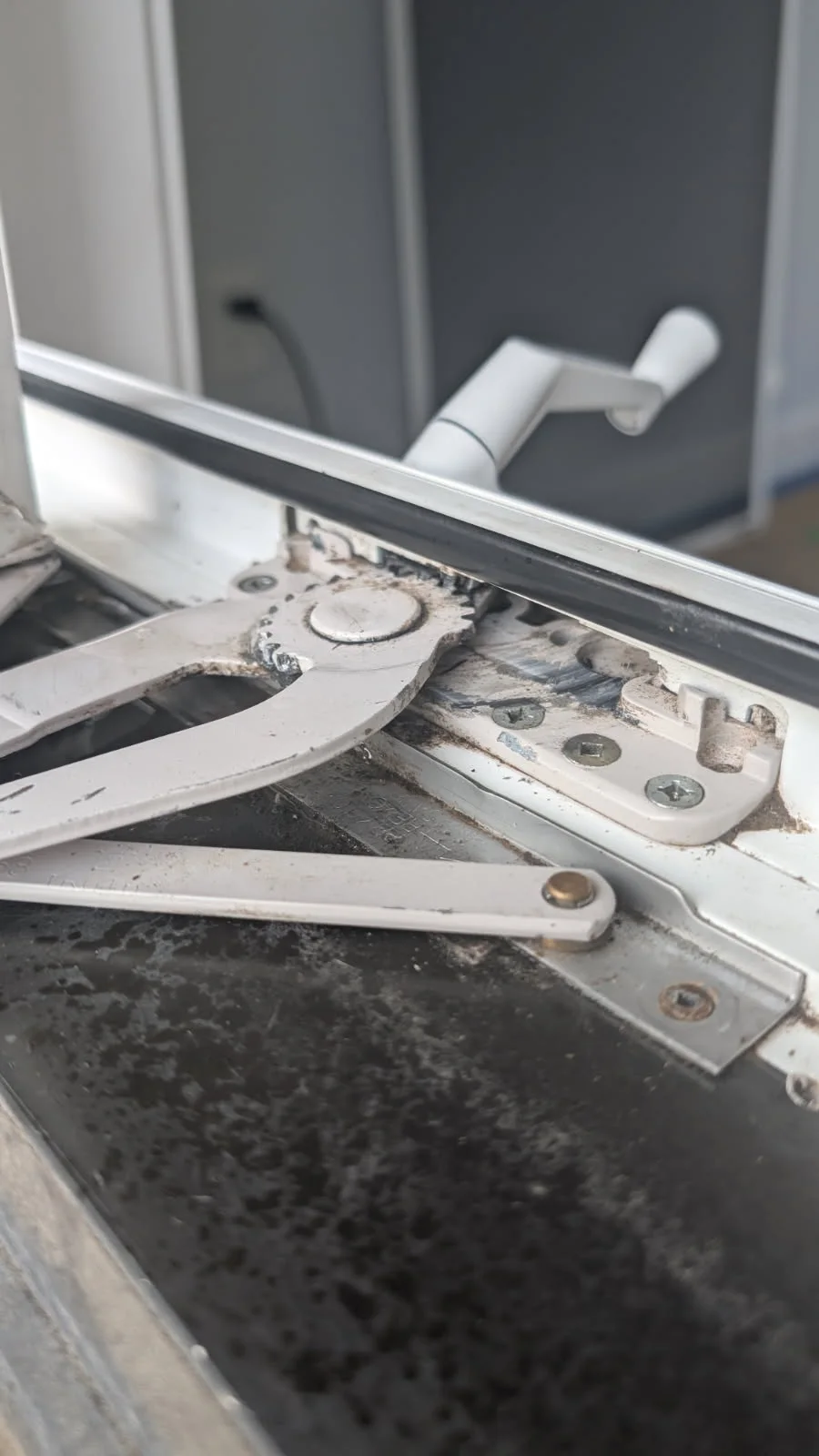 Casement window operator arms and track